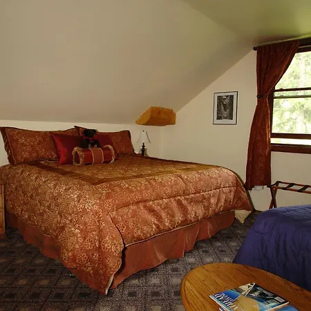 The Garrison Inn A Montana Bed & Breakfast-3